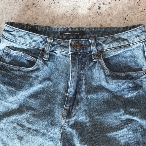 Bluenotes High-Waisted Cropped Mom Jeans - Picture 2 of 5